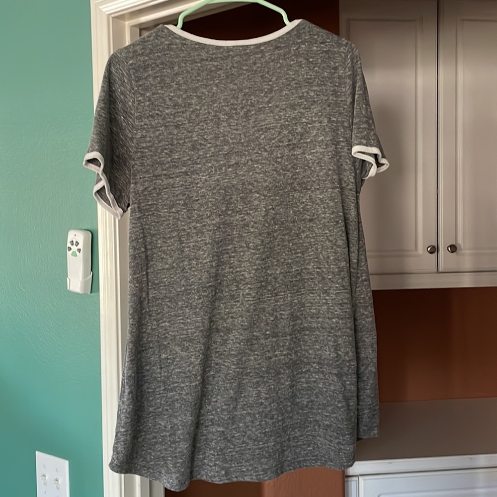 EUC LulaRoe Classic Tee - Picture 2 of 5